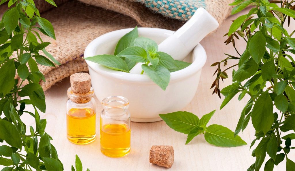 essential oils 3456303 1920 1024x594 - Aromaterapia Para Iniciantes: O que é e Qual a sua Aplicação?